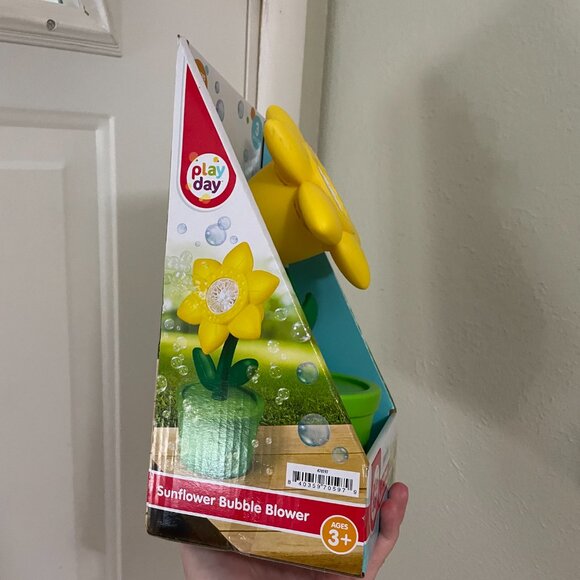 Play Day Bubble Sunflower Bubble Blowing Toy (3 ‘AA’ Batteries) MUST BE BUNDLED - Picture 5 of 6